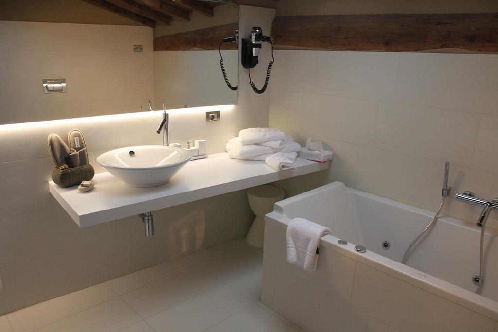 Bed and Breakfast Damaranto Residenza e Cucina Soave  Camera foto